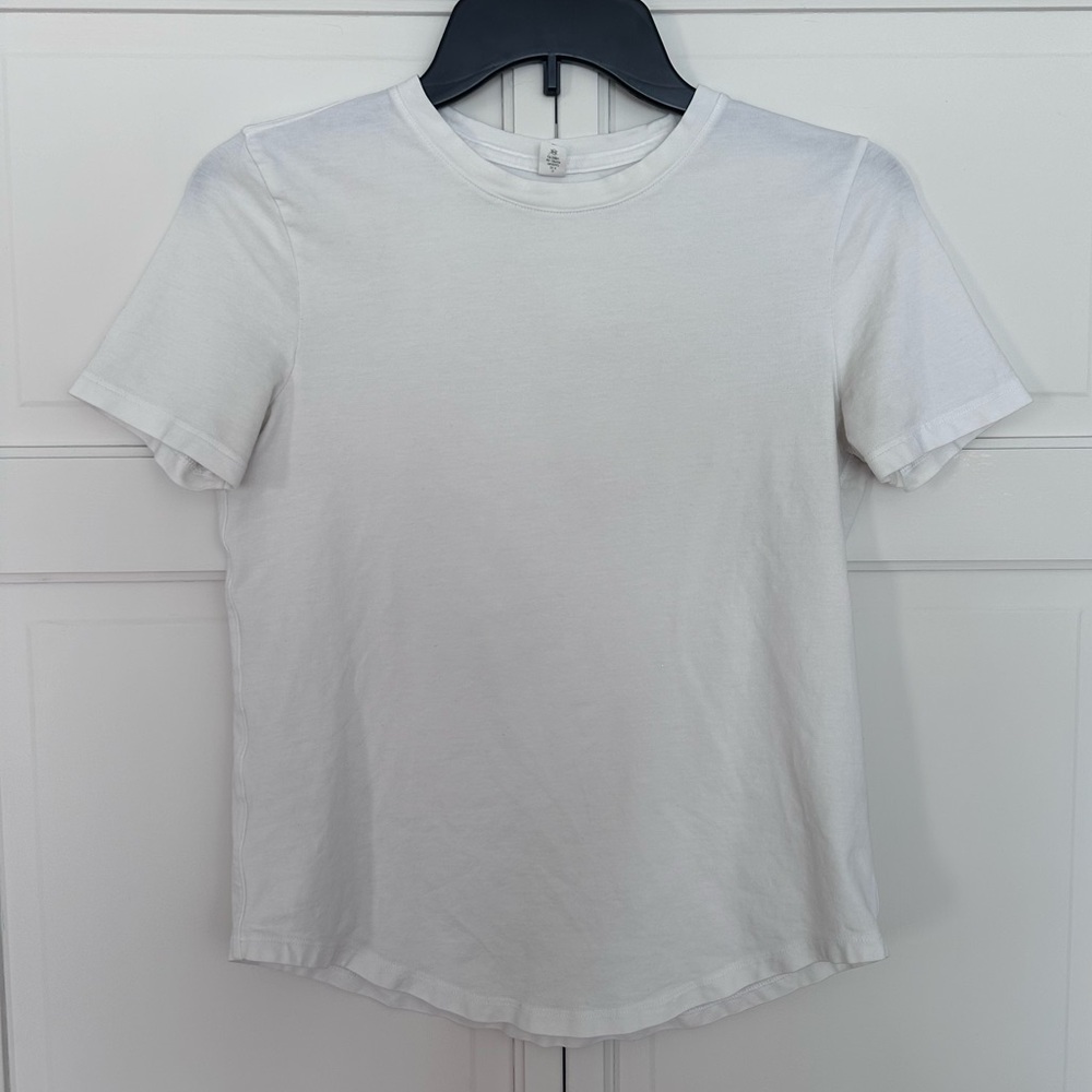 Lululemon Women’s white short sleeve t shirt size 2